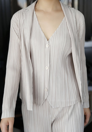 Pleated buttoned spring  jacket
