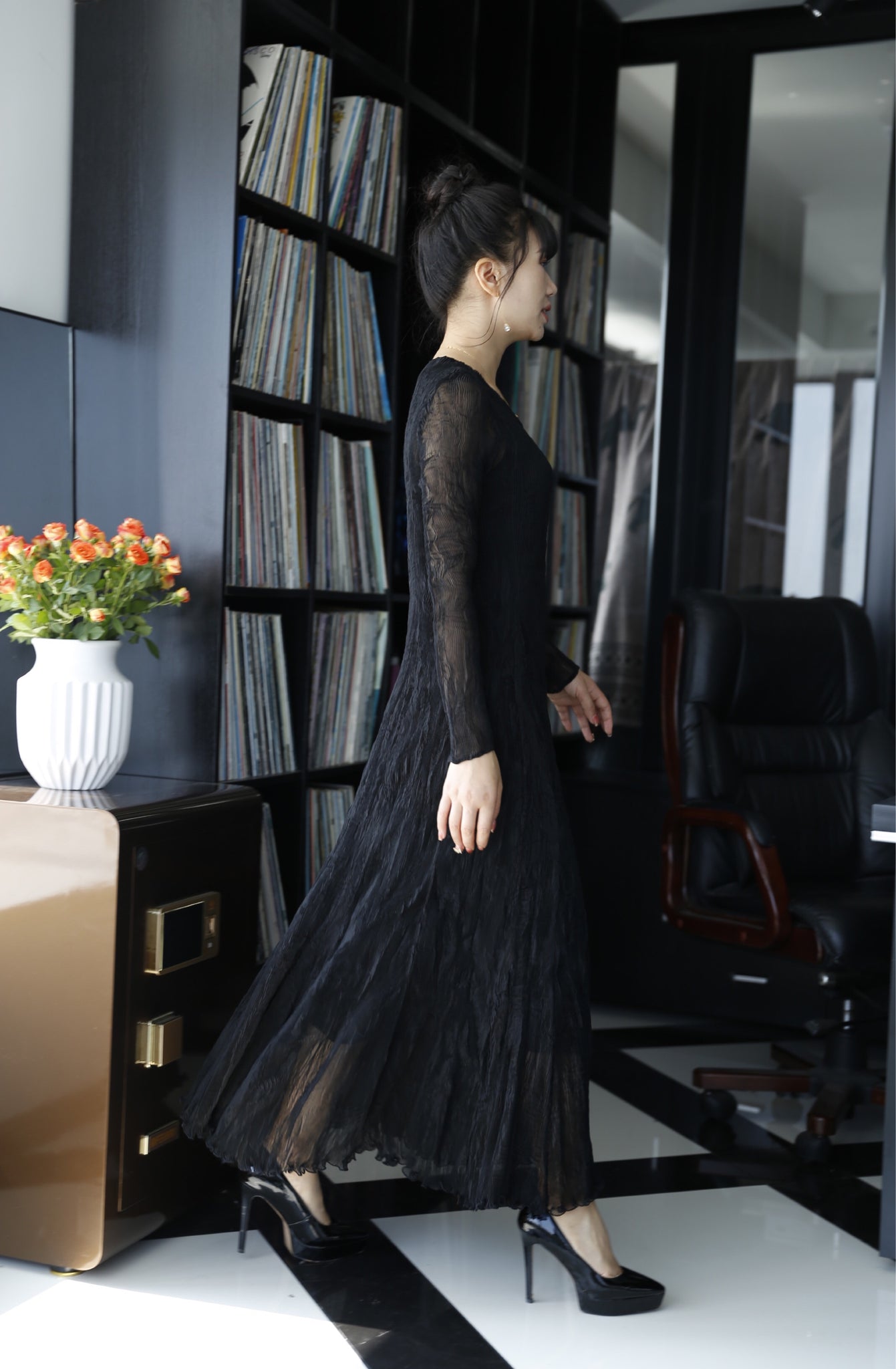 Pleated long sleeve crown neck dress