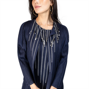 Pleated front-open jacket with braid